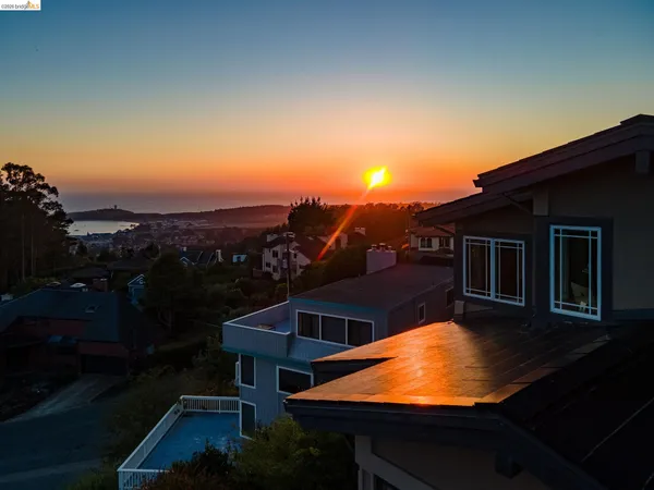 $2,299,000 | 107 Dolphine Avenue, El Granada, CA 94019
