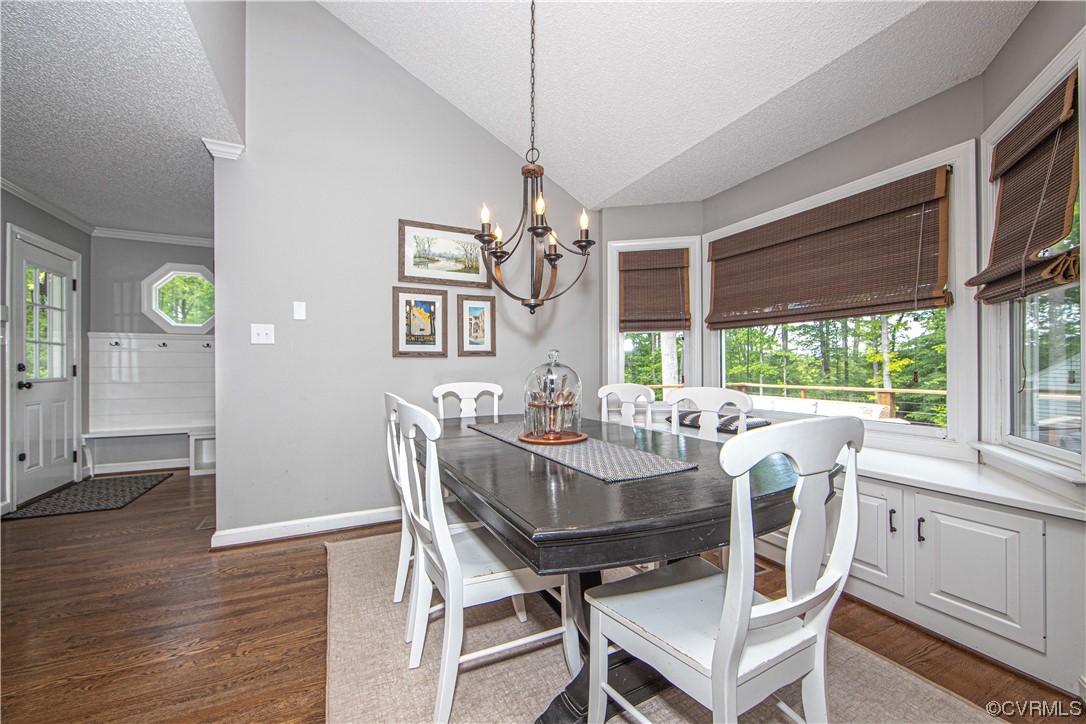 2171 Hunters Mill Road Powhatan, VA 23139 - Photo 12 of 39 Casual Dining Area
