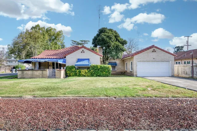 $380,000 | 4042 North Maroa Avenue, Fresno, CA 93704