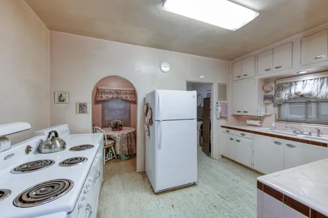 $380,000 | 4042 North Maroa Avenue, Fresno, CA 93704