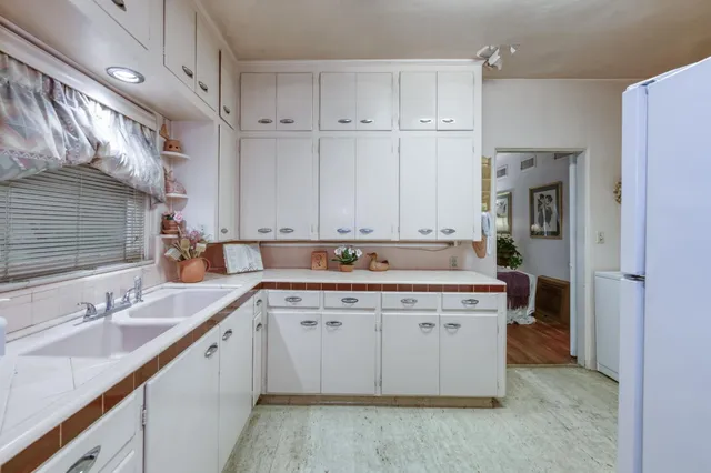 $380,000 | 4042 North Maroa Avenue, Fresno, CA 93704