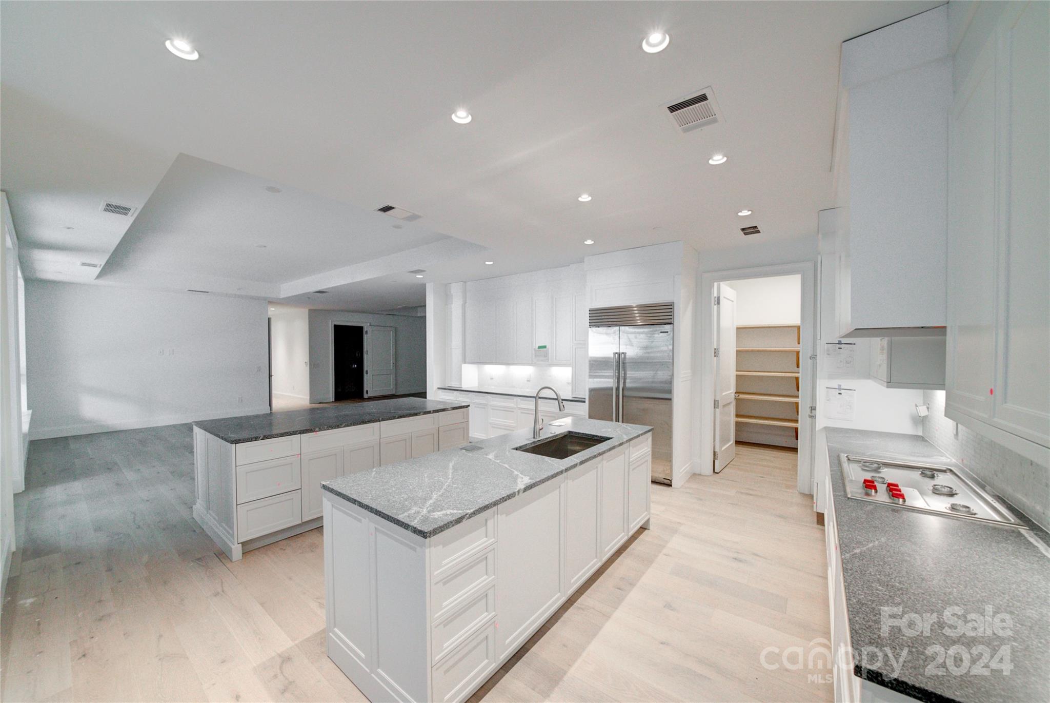 130 Cherokee Road, Unit 204 Charlotte, NC 28207 - Photo 13 of 28 Gallery Image 13