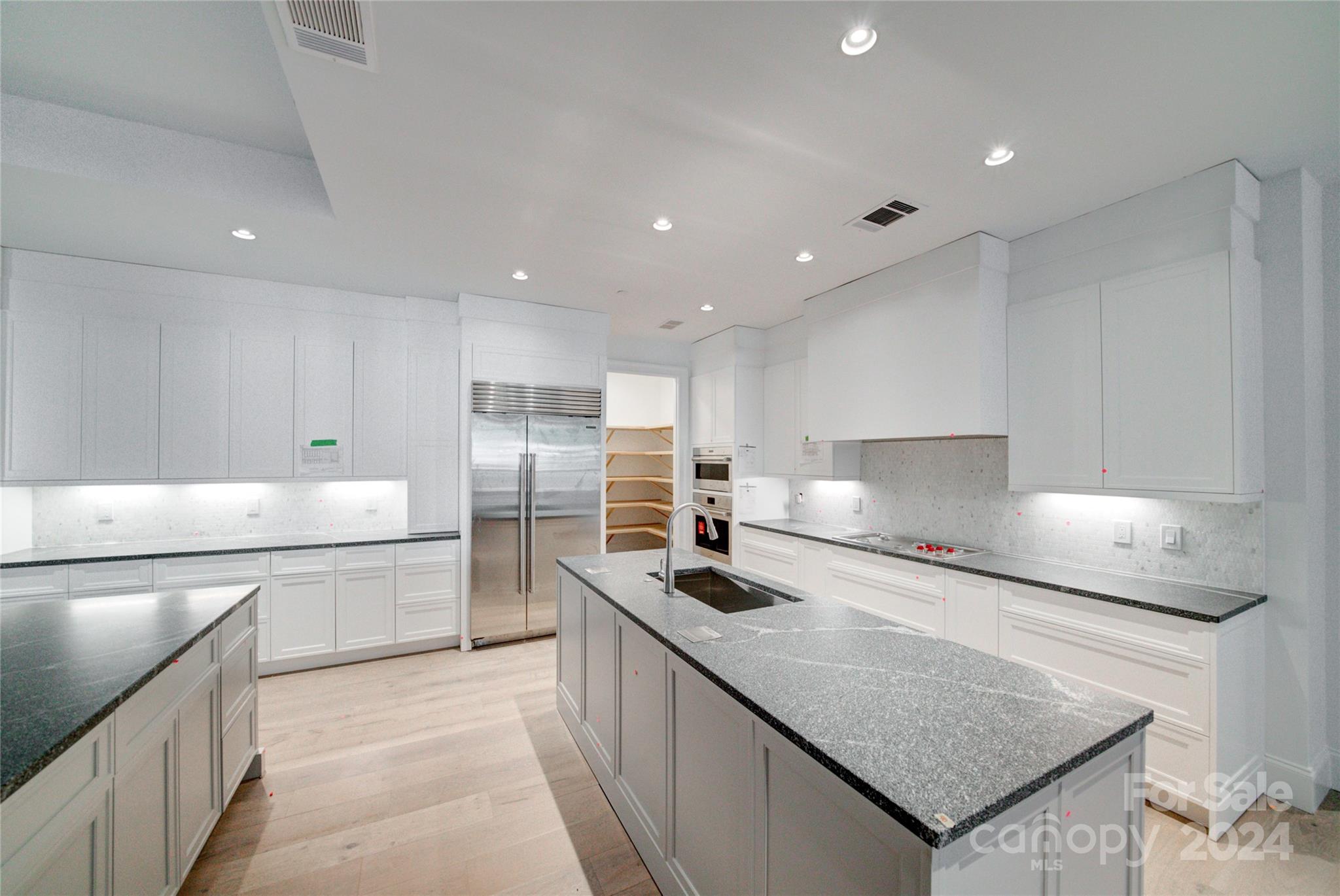 130 Cherokee Road, Unit 204 Charlotte, NC 28207 - Photo 14 of 28 Gallery Image 14