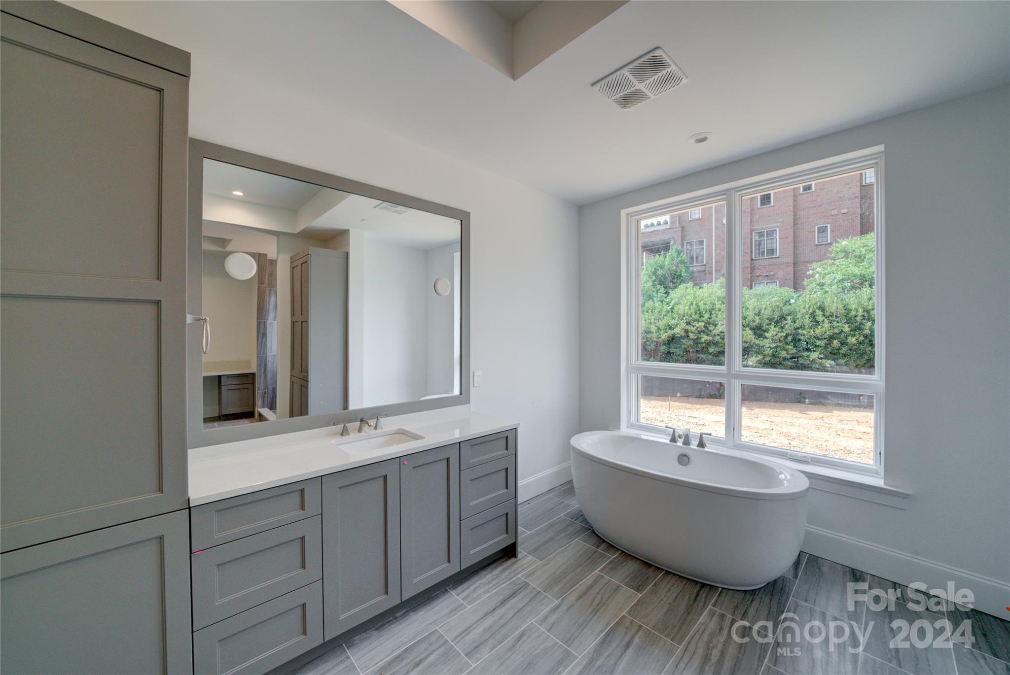 130 Cherokee Road, Unit 204 Charlotte, NC 28207 - Photo 17 of 28 Gallery Image 17
