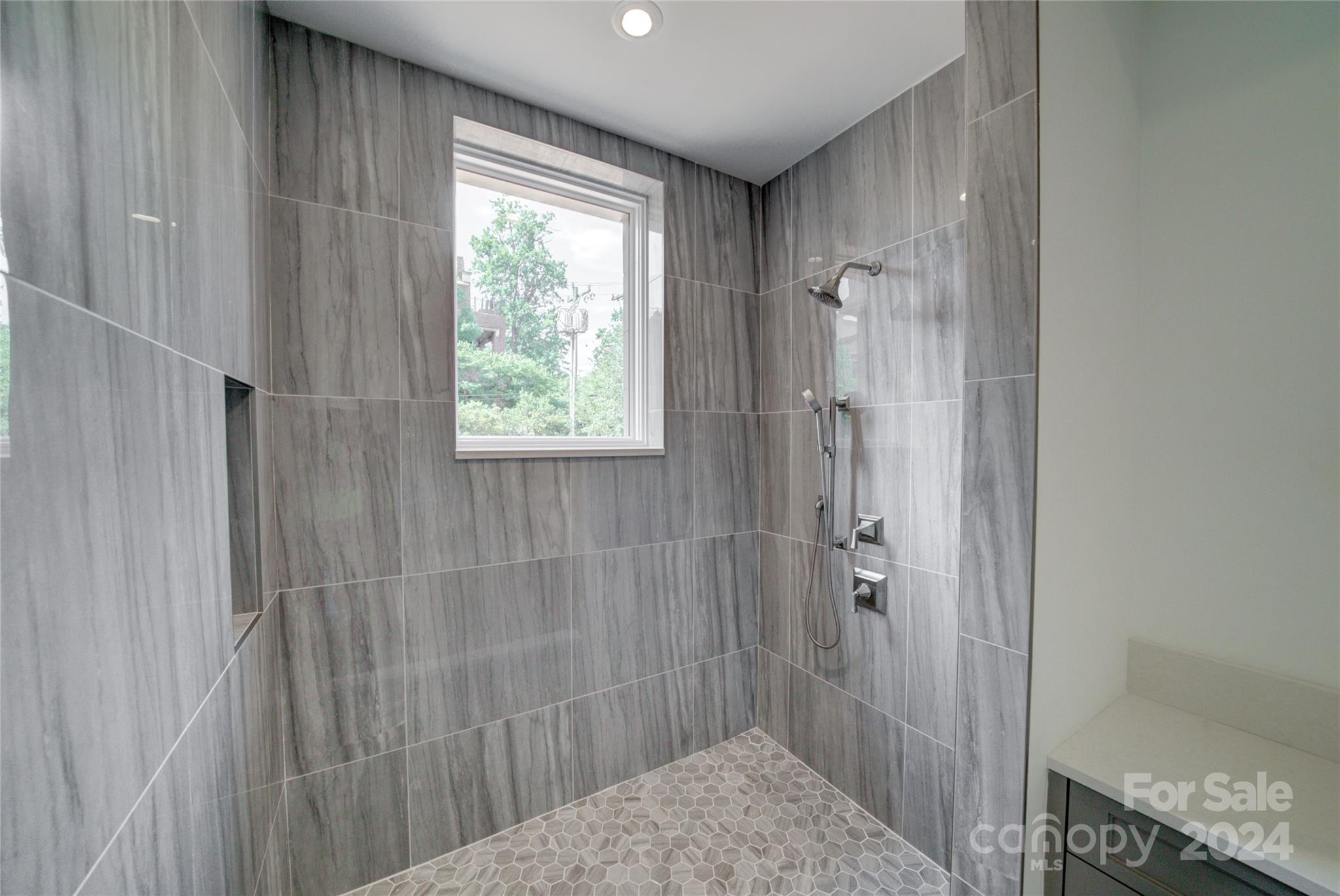 130 Cherokee Road, Unit 204 Charlotte, NC 28207 - Photo 18 of 28 Gallery Image 18