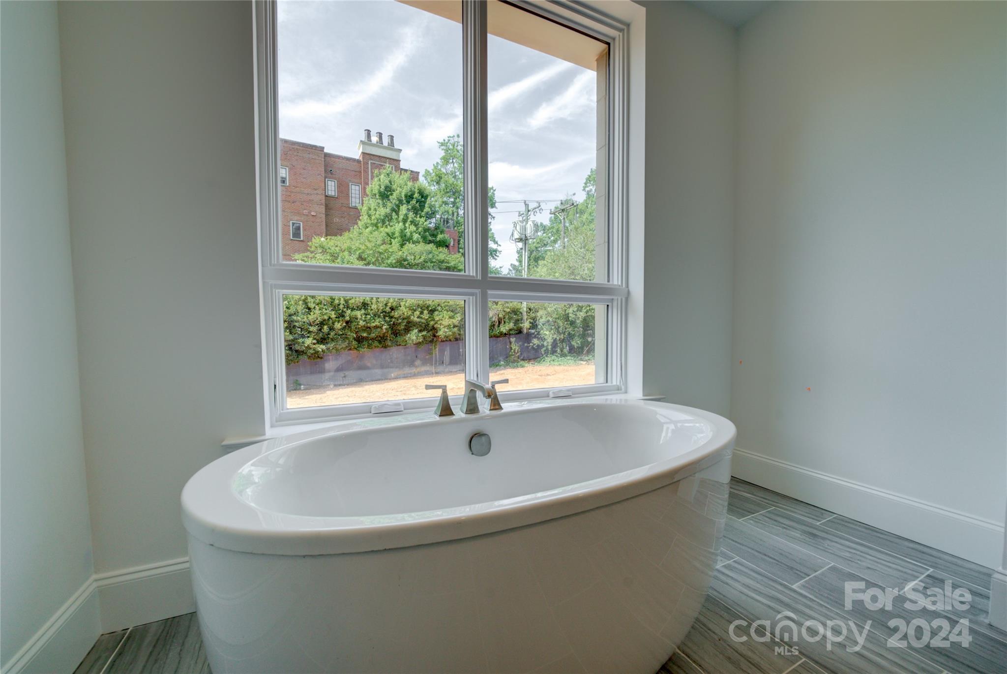 130 Cherokee Road, Unit 204 Charlotte, NC 28207 - Photo 25 of 28 Gallery Image 25