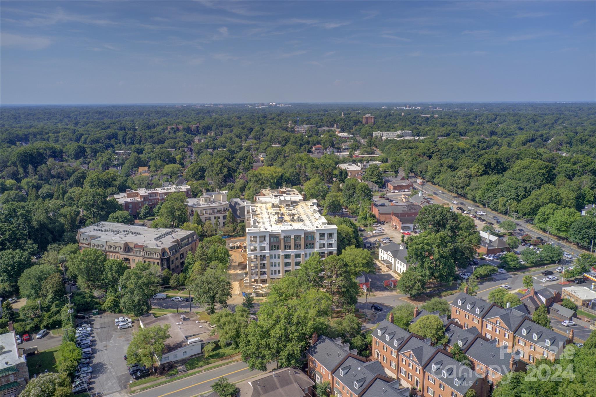 130 Cherokee Road, Unit 204 Charlotte, NC 28207 - Photo 5 of 28 Gallery Image 5
