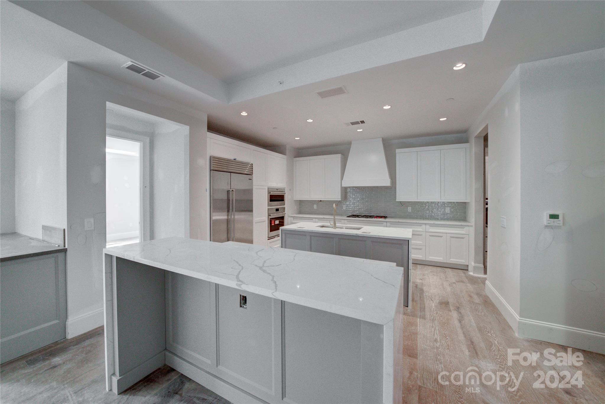 130 Cherokee Road, Unit 204 Charlotte, NC 28207 - Photo 9 of 28 Gallery Image 9
