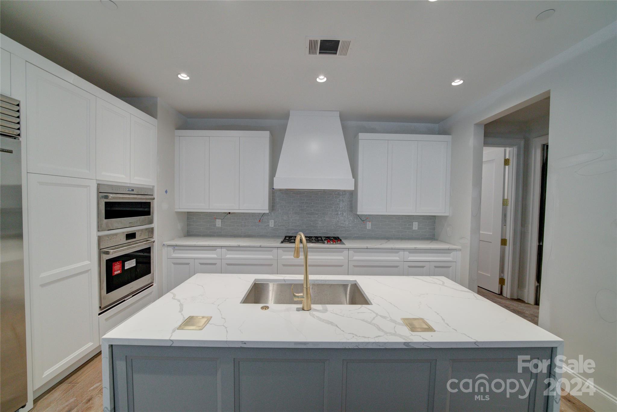 130 Cherokee Road, Unit 204 Charlotte, NC 28207 - Photo 10 of 28 Gallery Image 10