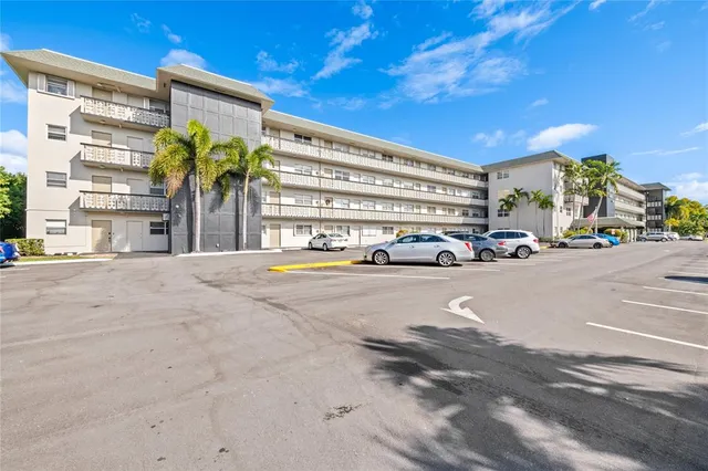 $215,000 | 941 Crystal Lake Drive, Unit 403, Deerfield Beach, FL 33064