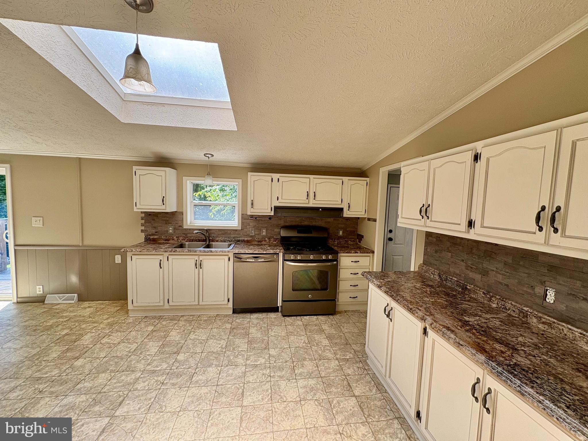 700 High Mountain Road Gardners, PA 17324 - Photo 7 of 28 Stainless steel appliances