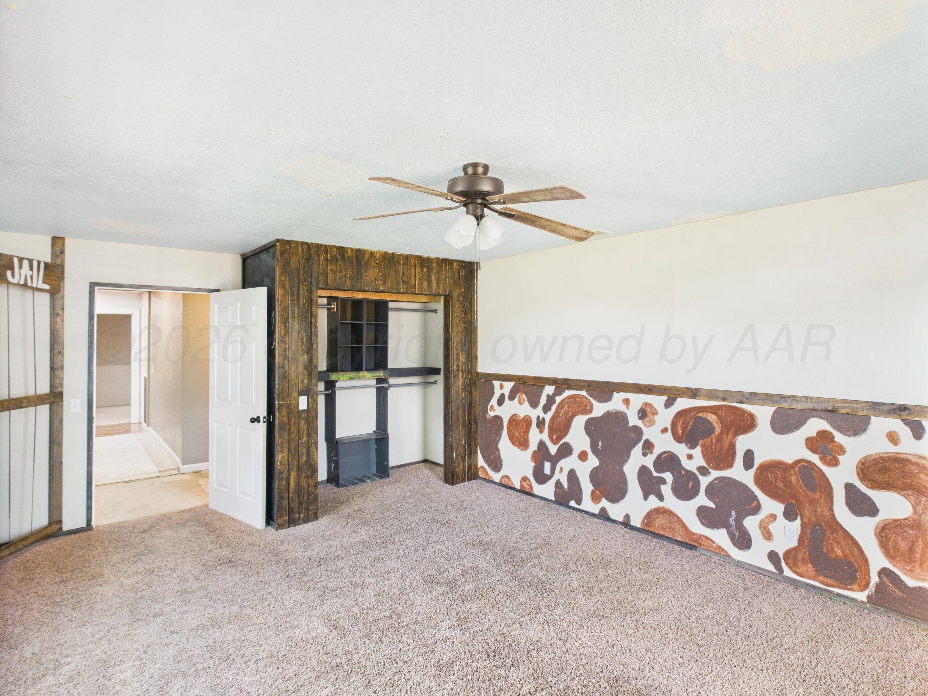 505 South Ridgeland Avenue Fritch, TX 79036 - Photo 11 of 19 a view of an empty room