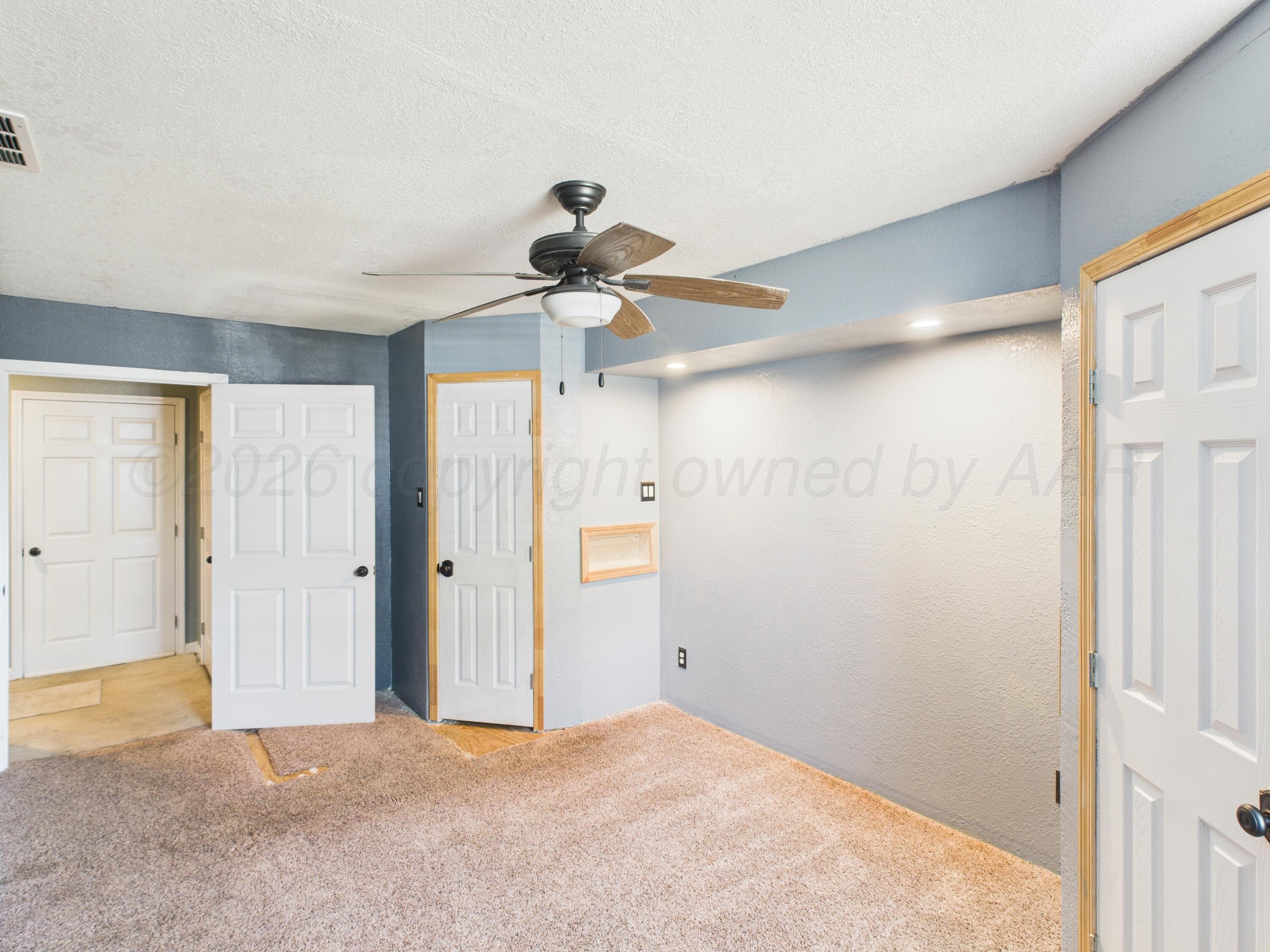 505 South Ridgeland Avenue Fritch, TX 79036 - Photo 15 of 19 a view of a livingroom with a chandelier fan