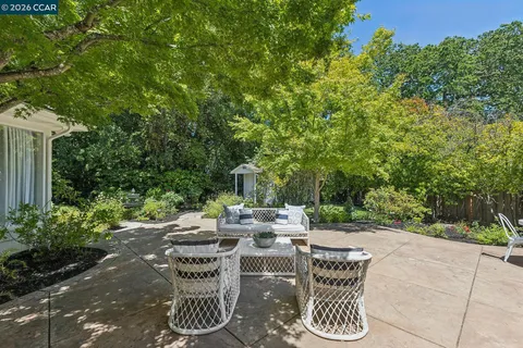 $1,995,000 | 4 Crest Road, Lafayette, CA 94549