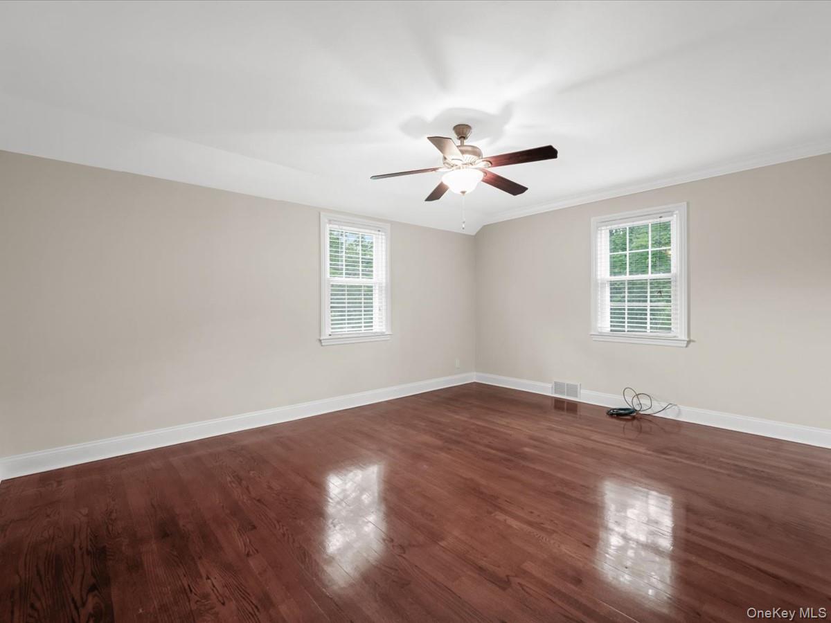 17 Pinewood Road Manhasset, NY 11030 - Photo 26 of 45