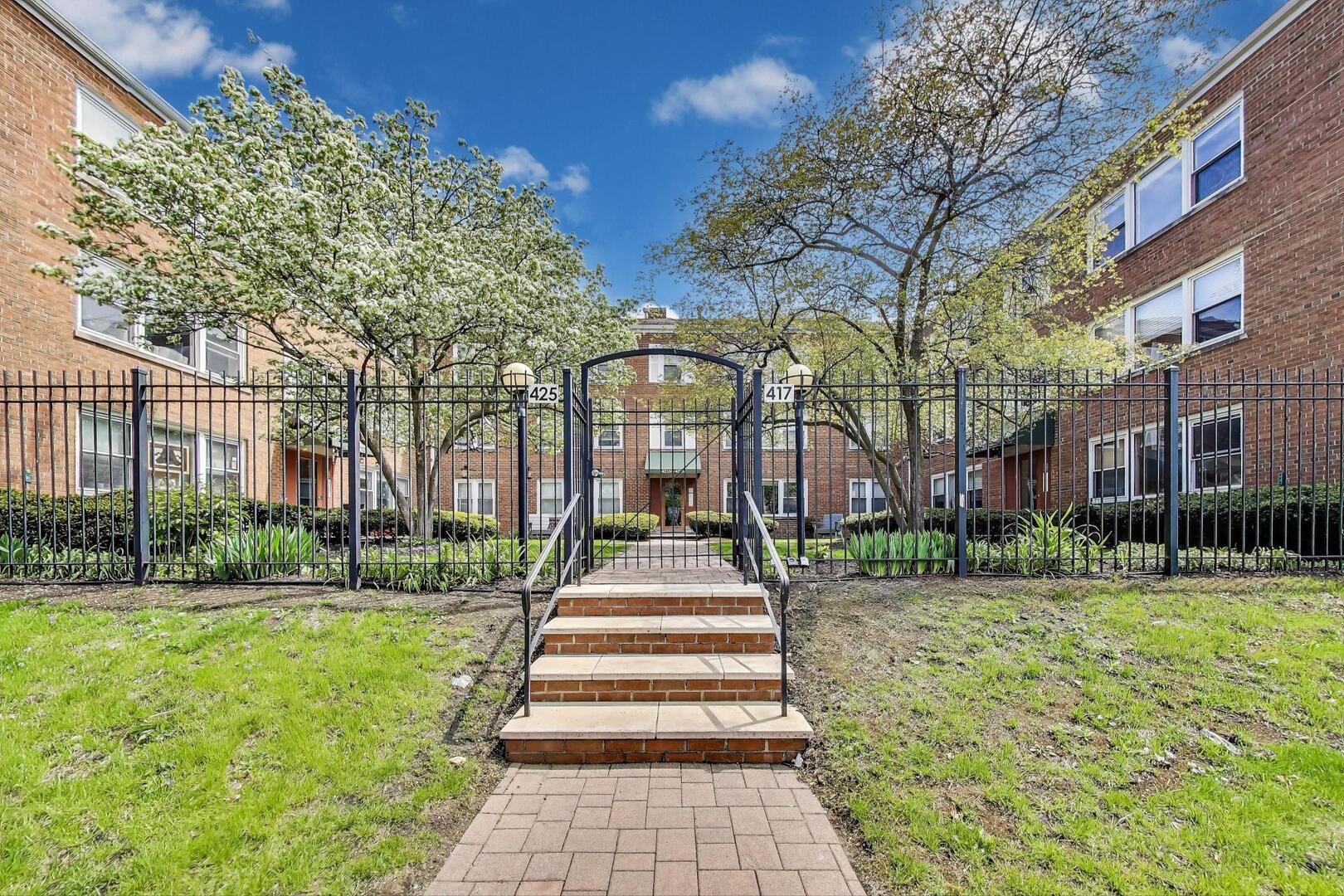 417 Custer Avenue, Unit 3W Evanston, IL 60202 - Photo 3 of 30