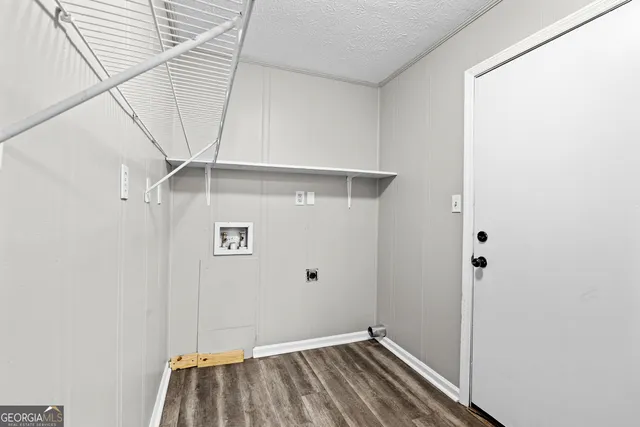 a view of a hallway with closet