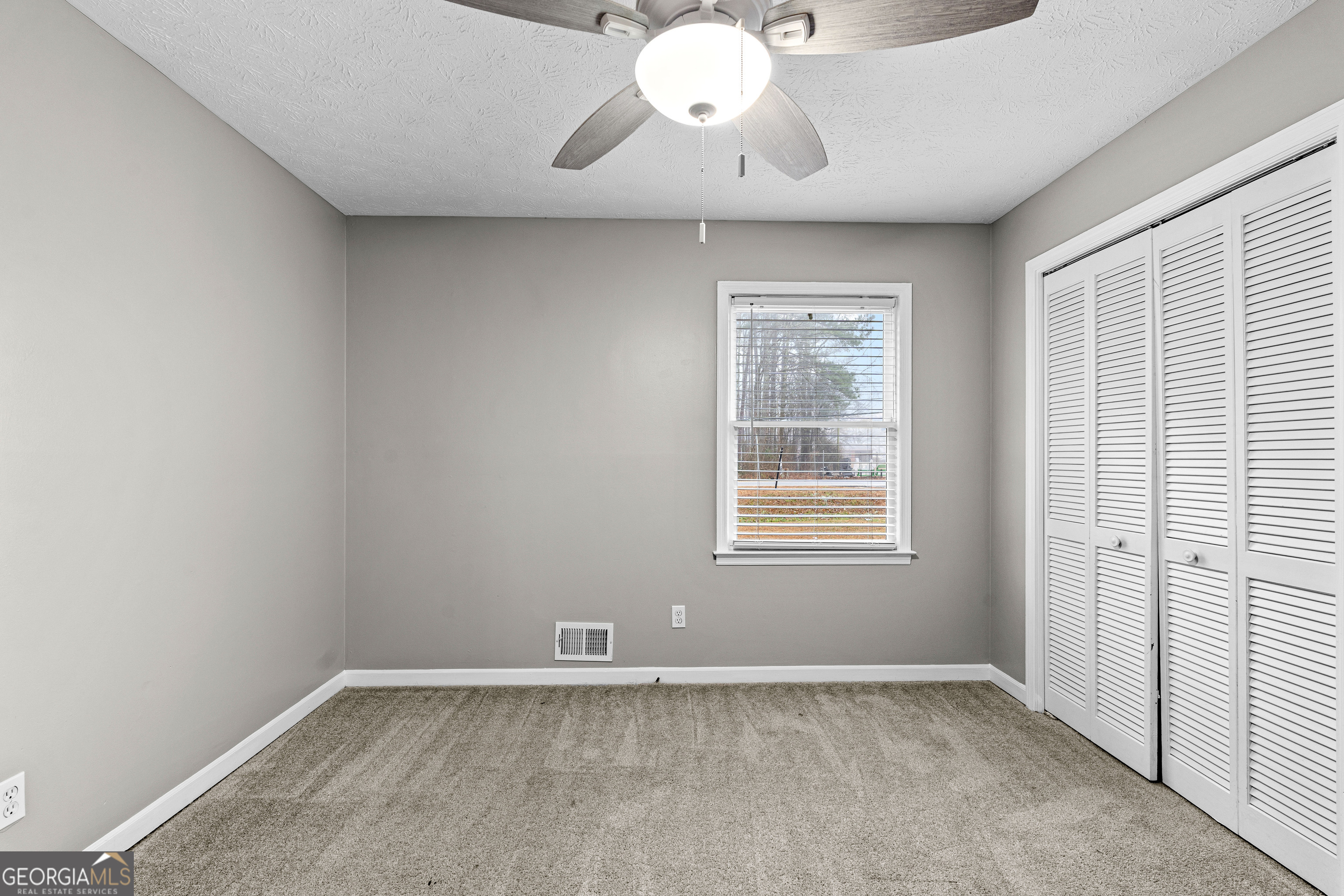 96 Poplar Road Newnan, GA 30263 - Photo 20 of 33 an empty room with a window