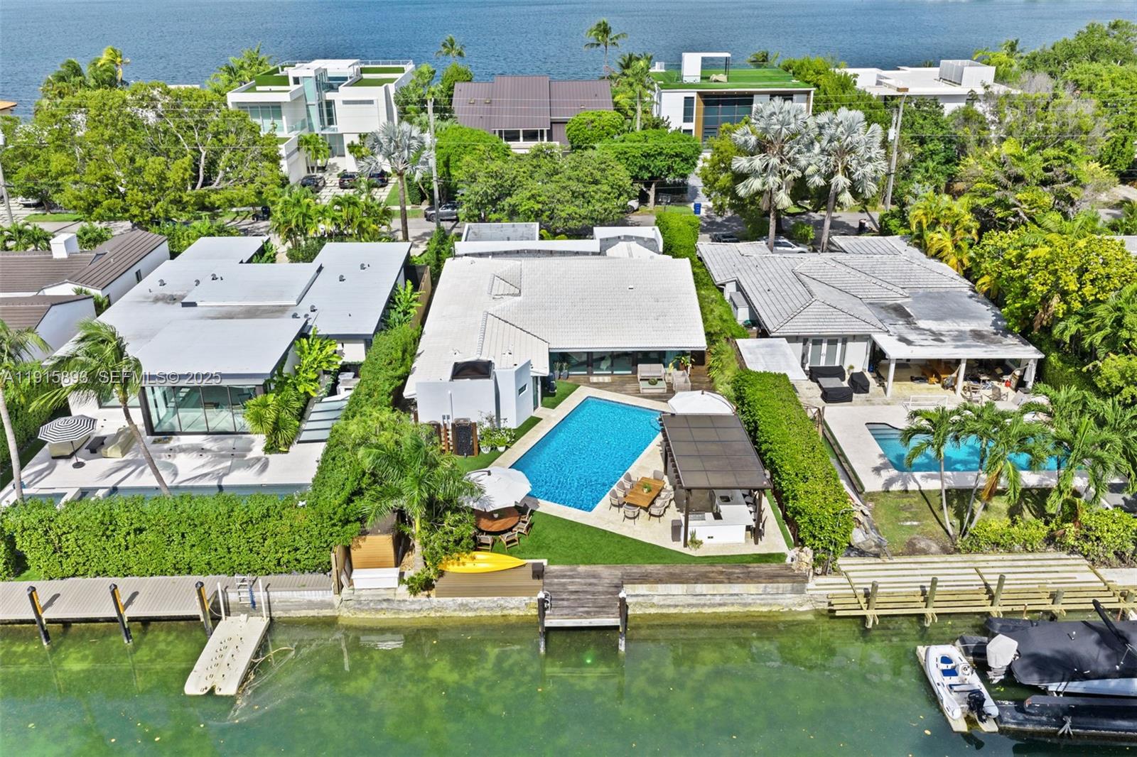 1792 Cleveland Road Miami Beach, FL 33141 - Photo 34 of 39 an aerial view of multiple houses with yard