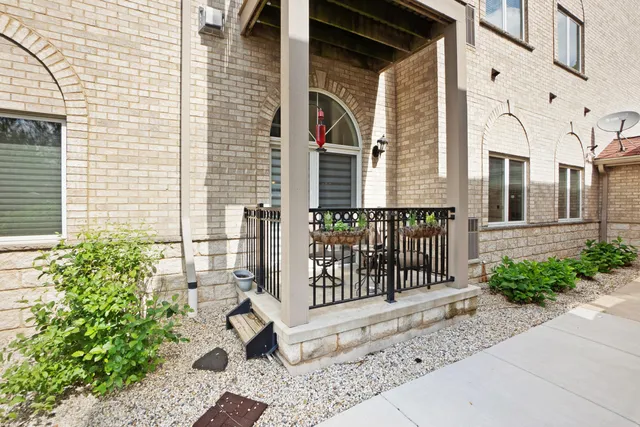 $361,900 | N51W34861 East Wisconsin Avenue, Unit 1120, Oconomowoc, WI 53069