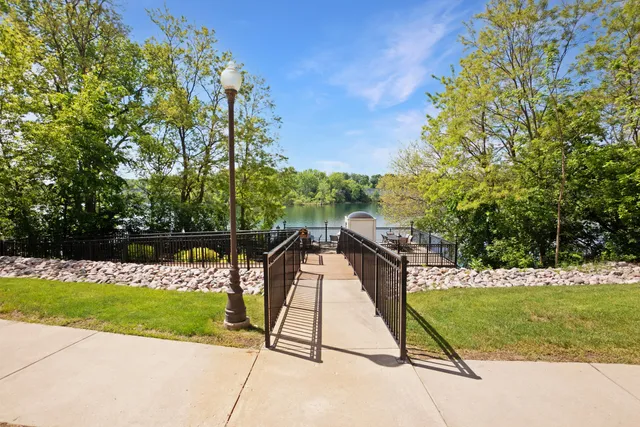 $361,900 | N51W34861 East Wisconsin Avenue, Unit 1120, Oconomowoc, WI 53069