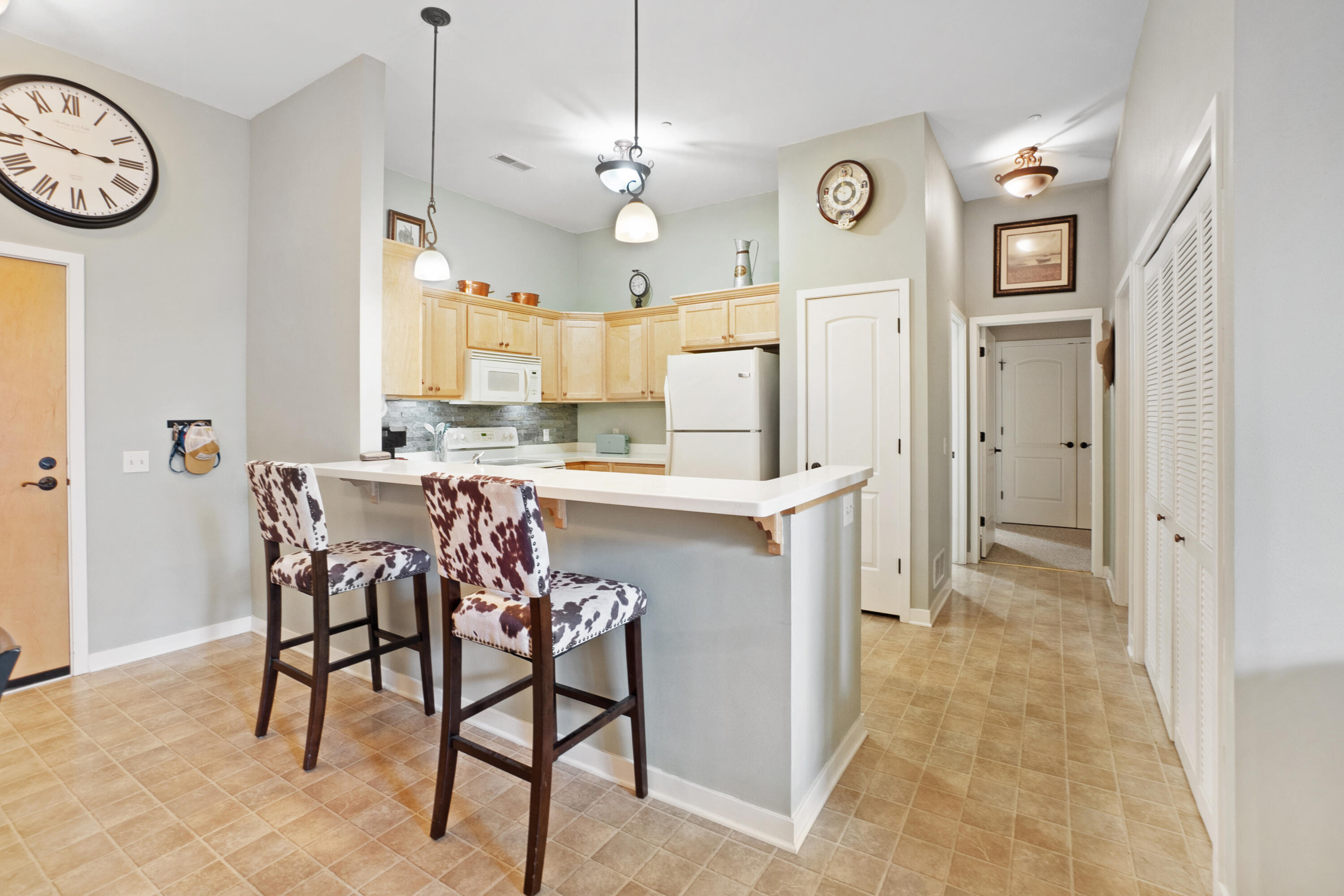 N51W34861 East Wisconsin Avenue, Unit 1120 Oconomowoc, WI 53069 - Photo 5 of 33 Kitchen