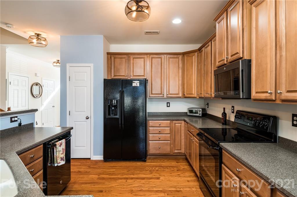 429 Magnolia Street Davidson, NC 28036 - Photo 8 of 39