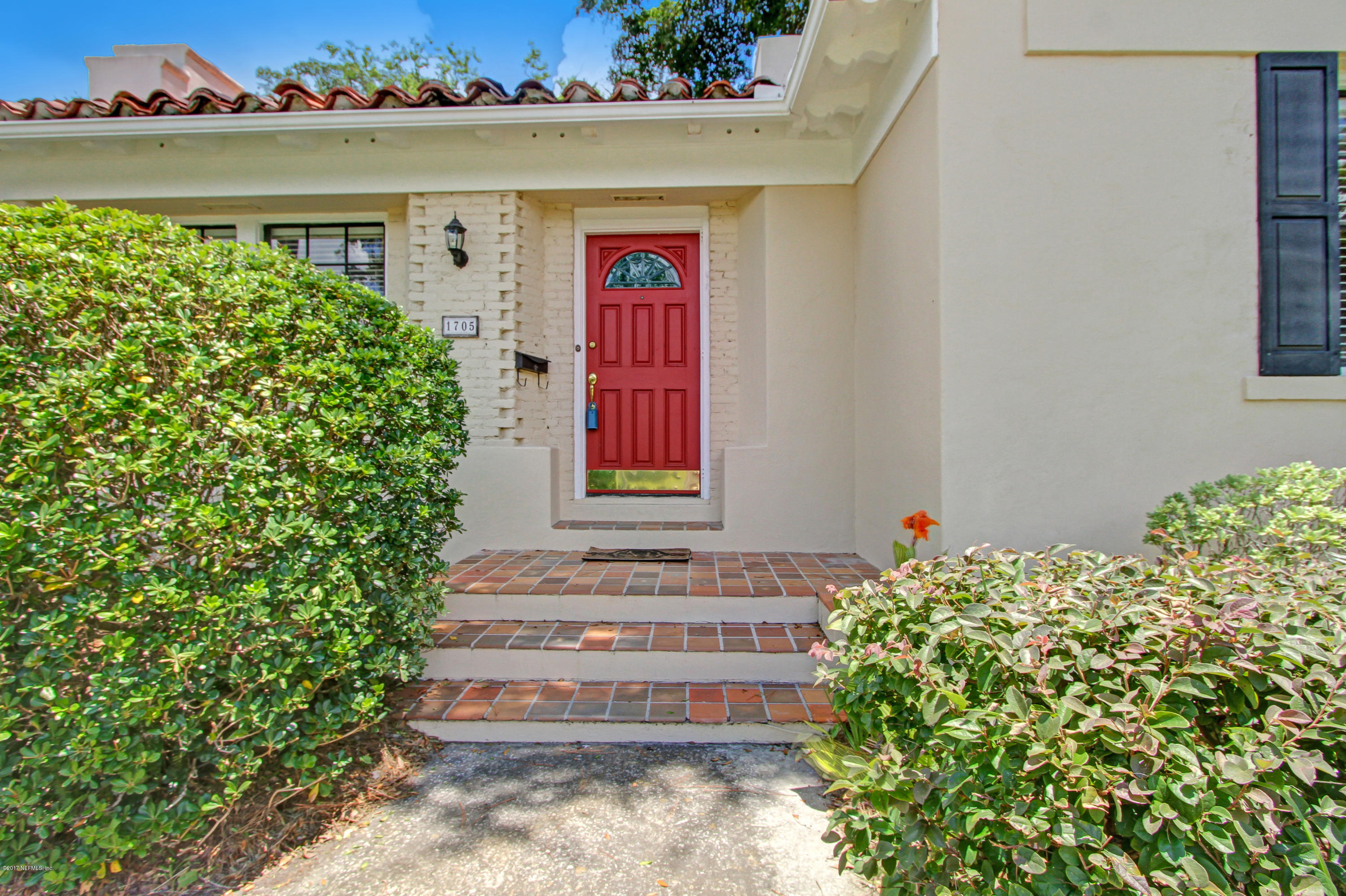 1705 Berwick Road Jacksonville, FL 32207 - Photo 2 of 35 Welcome home!