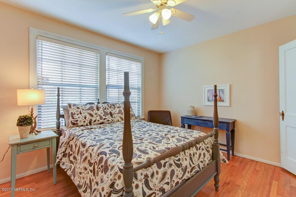1705 Berwick Road Jacksonville, FL 32207 - Photo 22 of 35 3rd bedroom