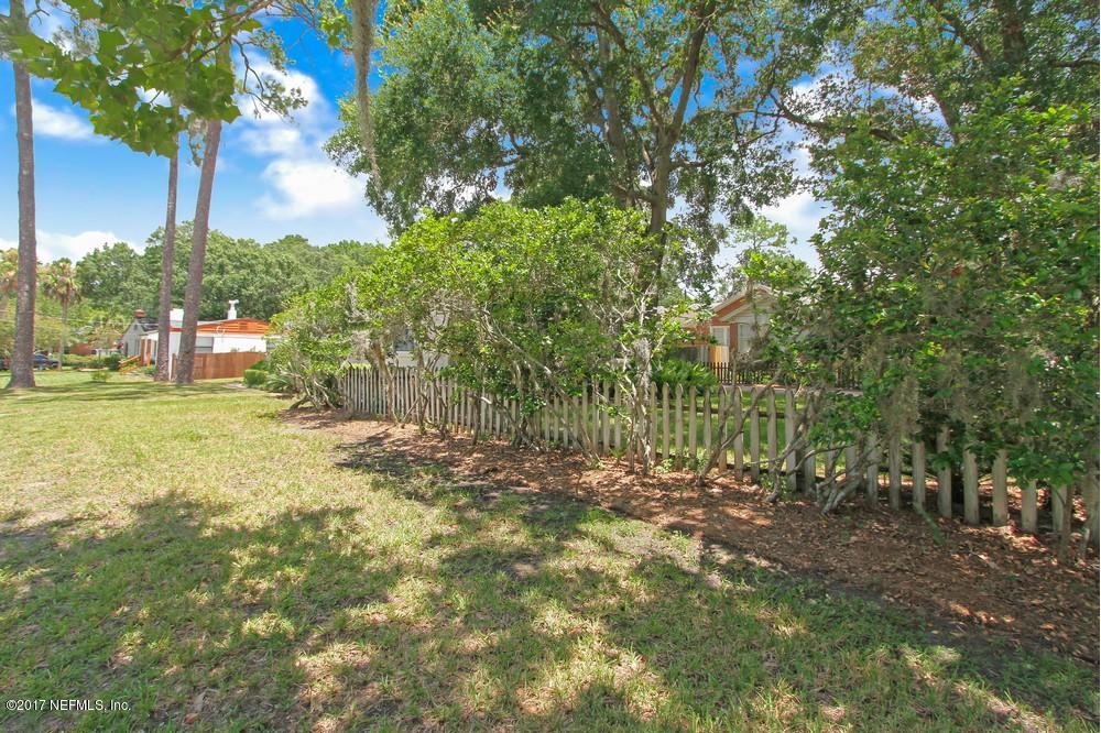 1705 Berwick Road Jacksonville, FL 32207 - Photo 33 of 35 landscaped yard