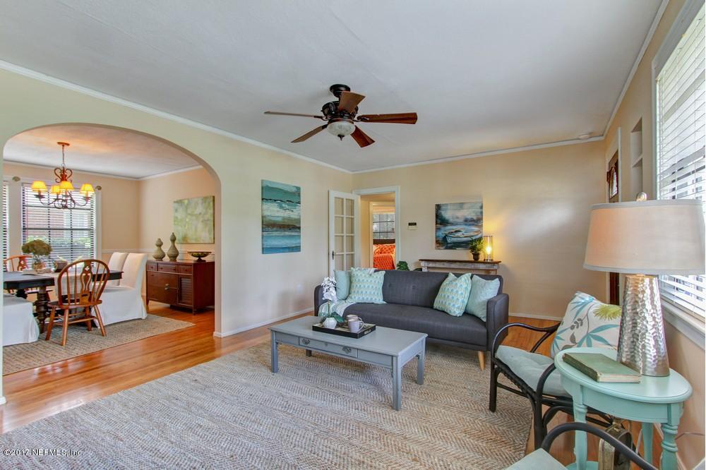 1705 Berwick Road Jacksonville, FL 32207 - Photo 6 of 35 warm and inviting interior