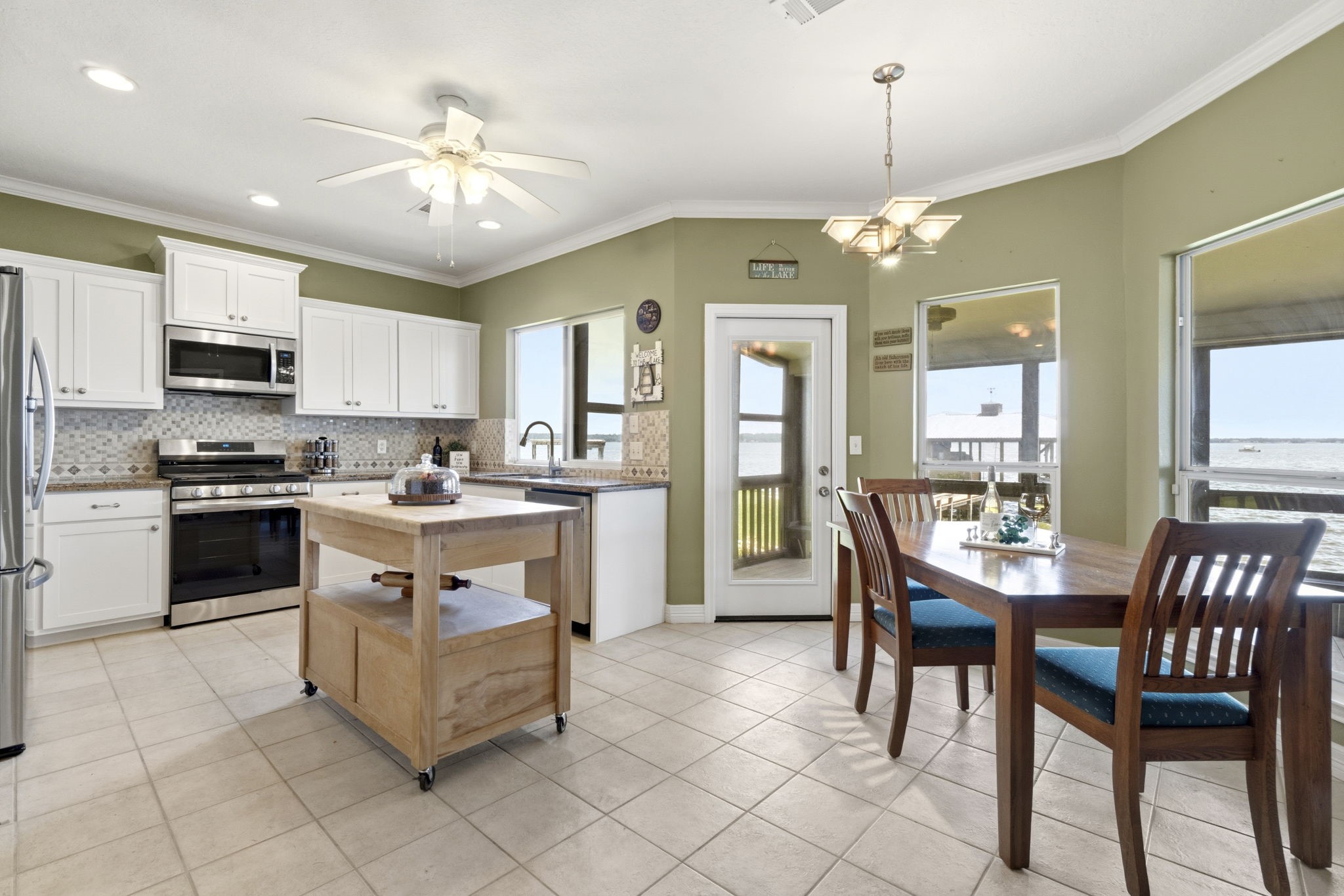 237 Vivian Road Onalaska, TX 77360 - Photo 15 of 37