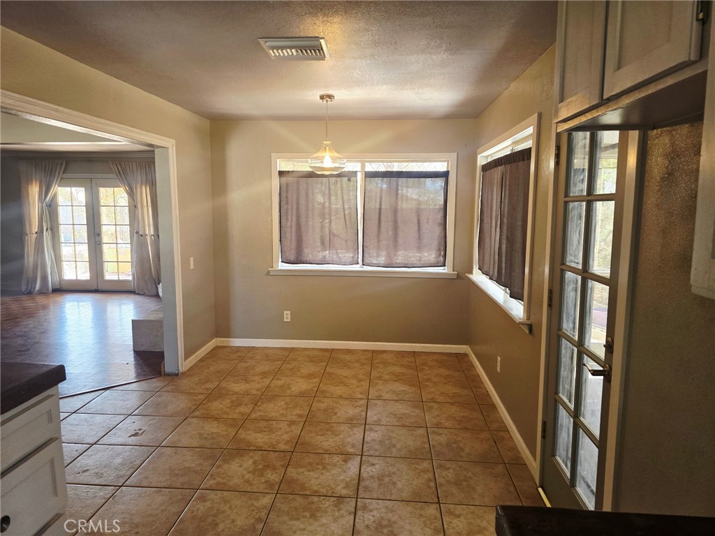 20221 Modoc Road Apple Valley, CA 92308 - Photo 6 of 23 an empty room with windows