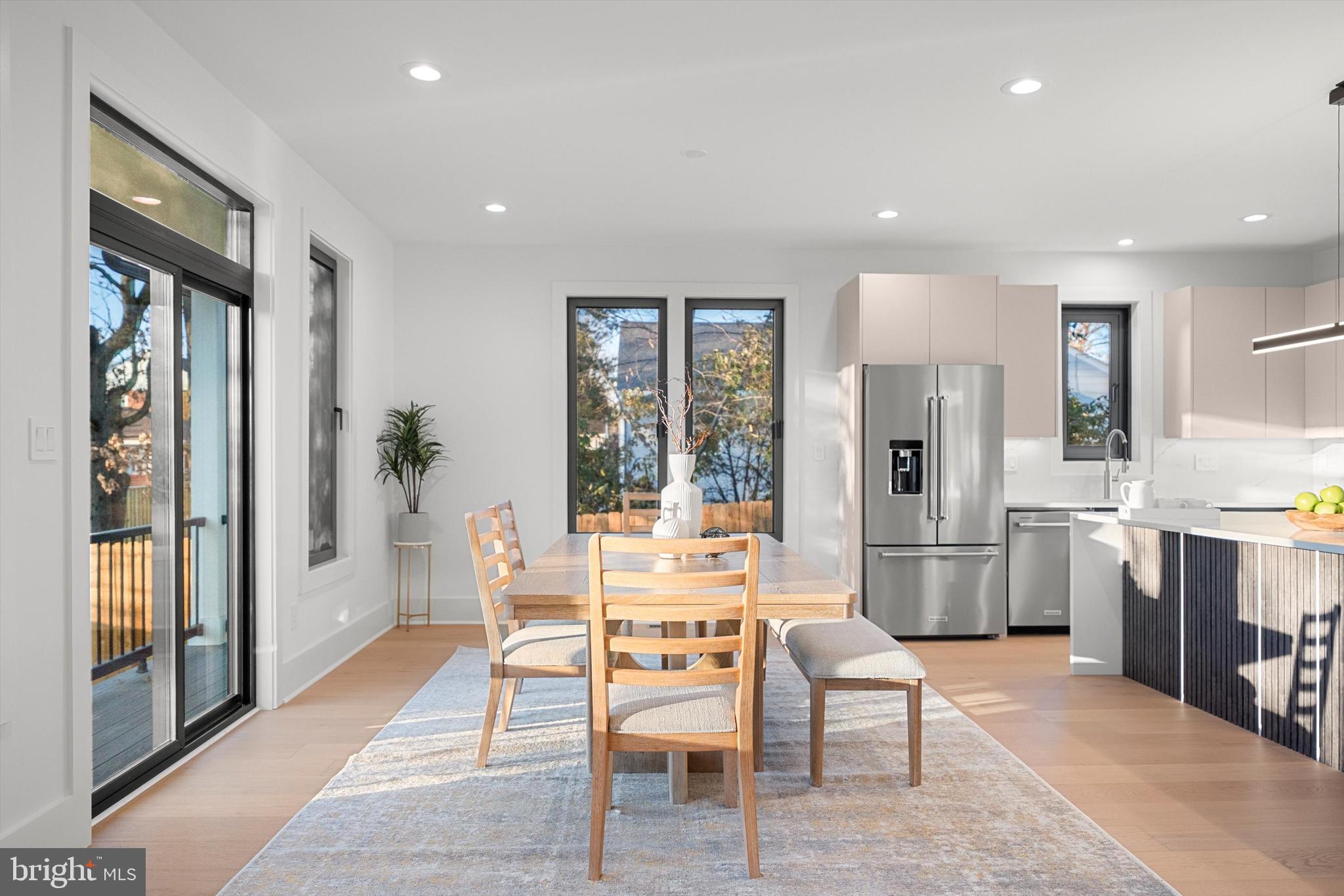 2100 South Nelson Street Arlington, VA 22204 - Photo 11 of 33 a dining room with furniture and window