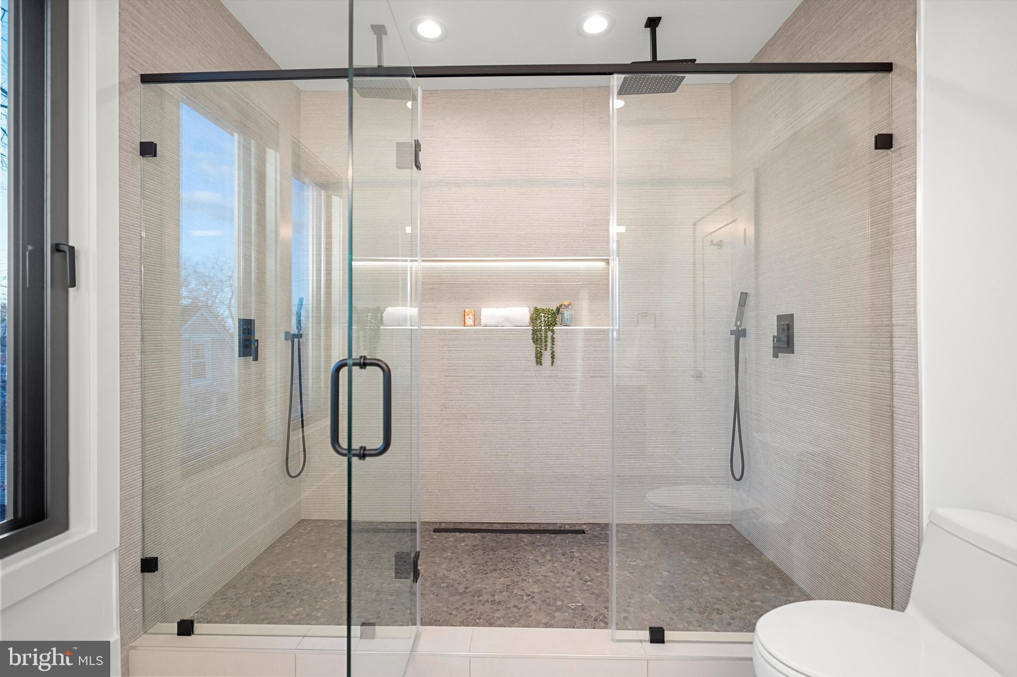 2100 South Nelson Street Arlington, VA 22204 - Photo 17 of 33 a bathroom with a shower and toilet