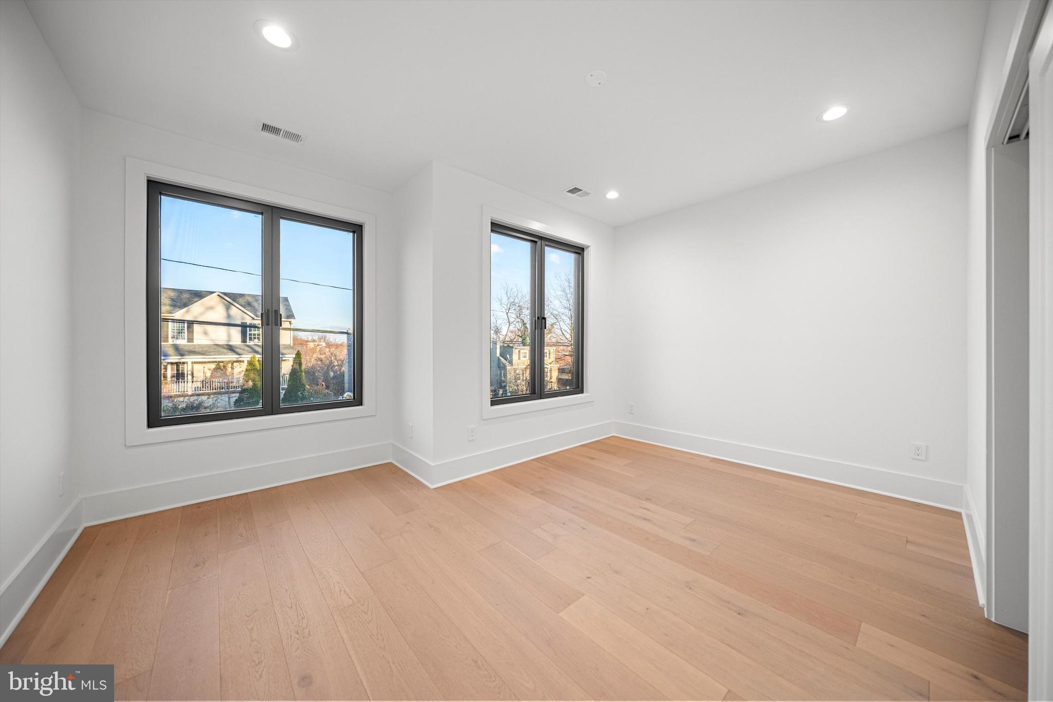 2100 South Nelson Street Arlington, VA 22204 - Photo 22 of 33 an empty room with windows and closet