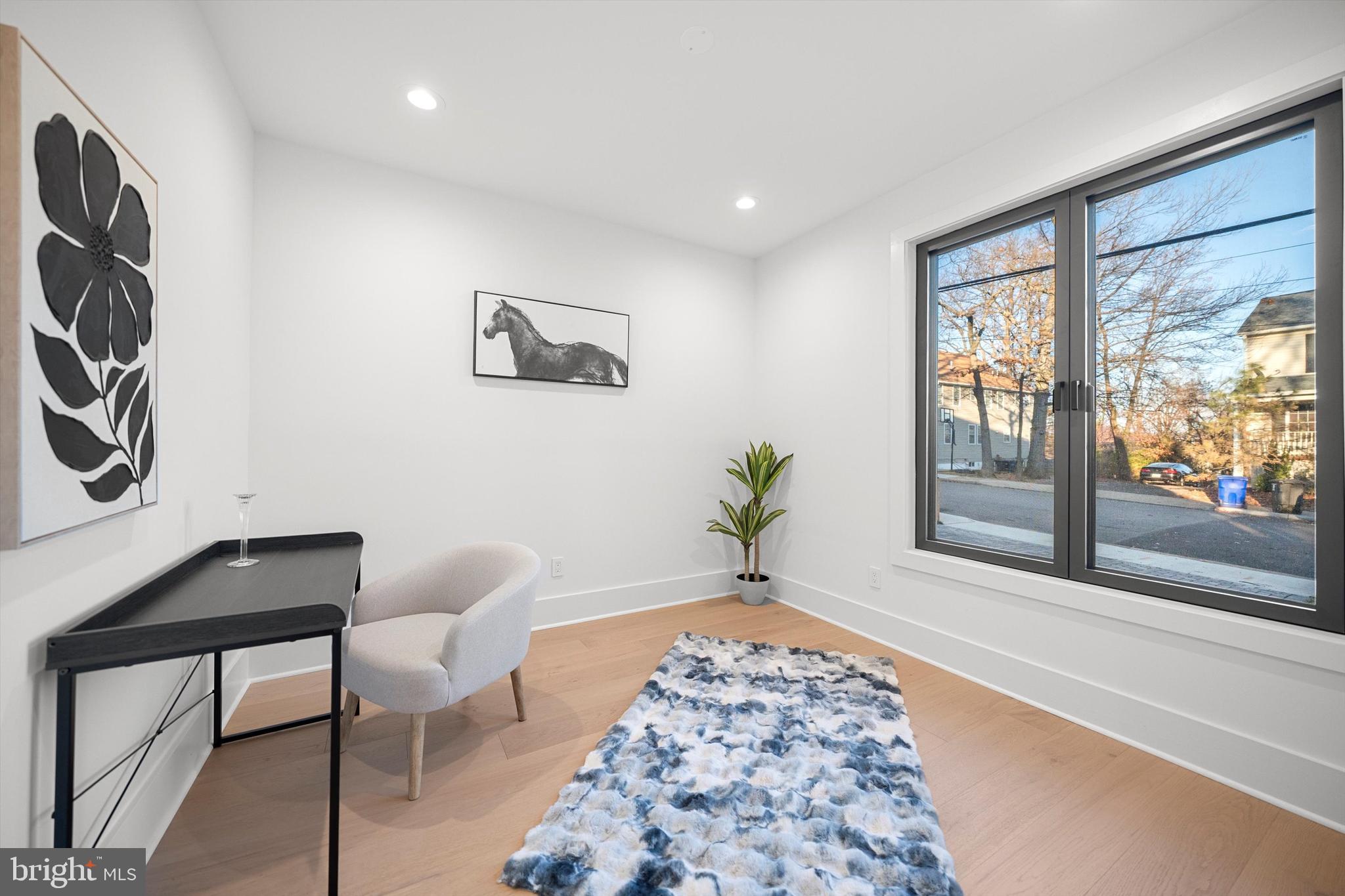 2100 South Nelson Street Arlington, VA 22204 - Photo 4 of 33 a living room with furniture and a window