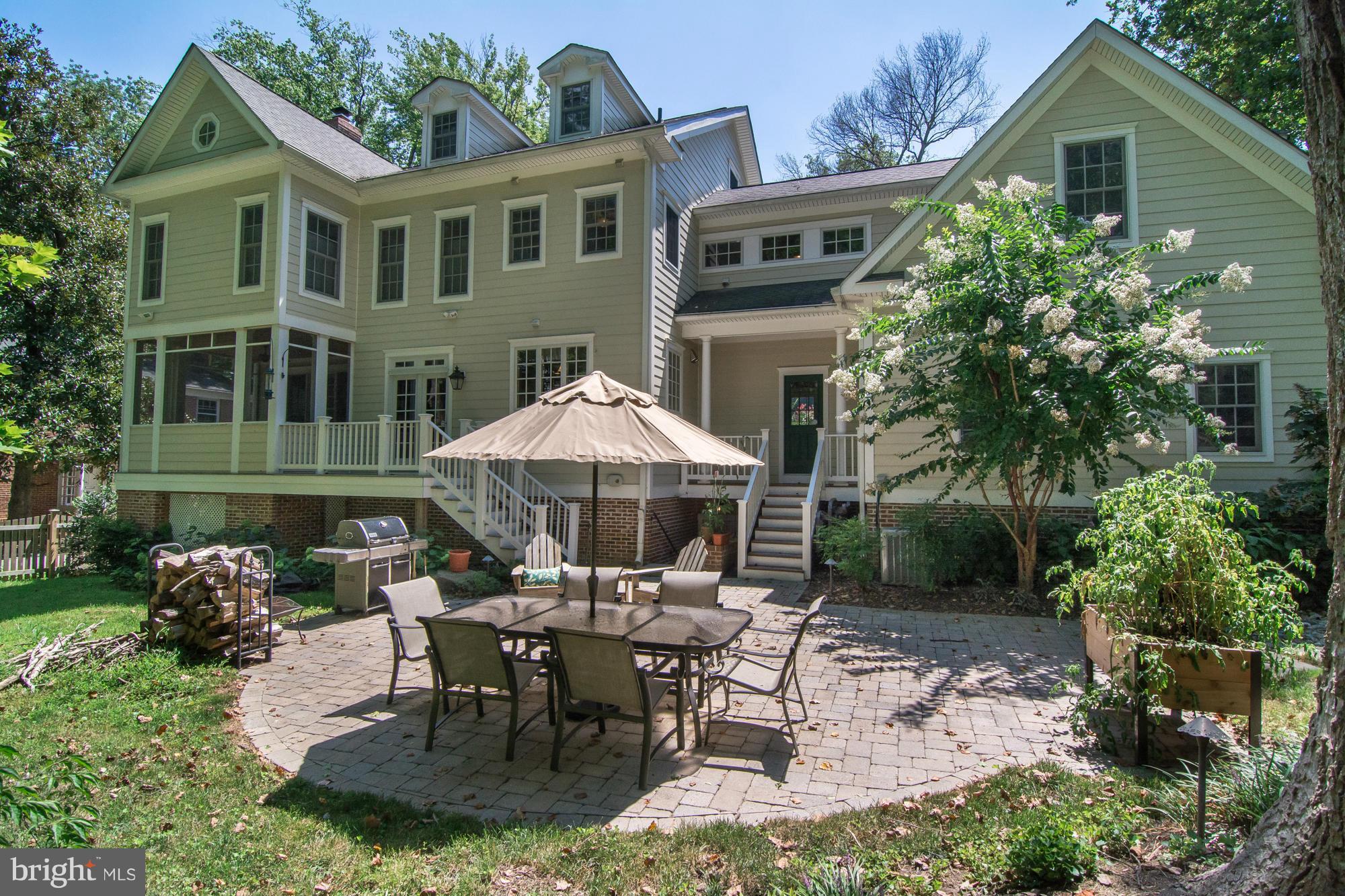 4 Ridge Road Annapolis, MD 21401 - Photo 2 of 93 Fenced rear yard