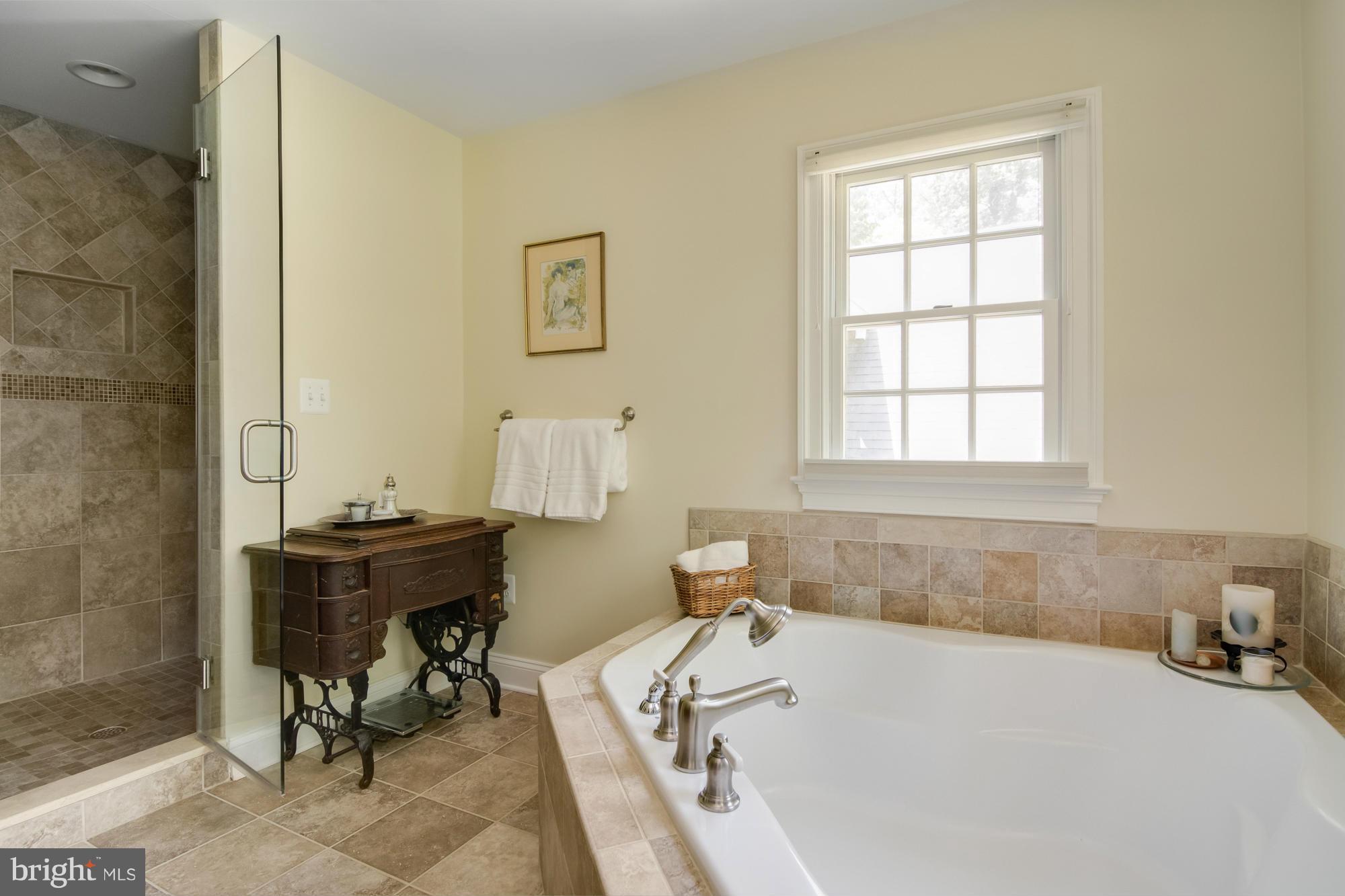 4 Ridge Road Annapolis, MD 21401 - Photo 23 of 93 Soaking tub and tiled shower