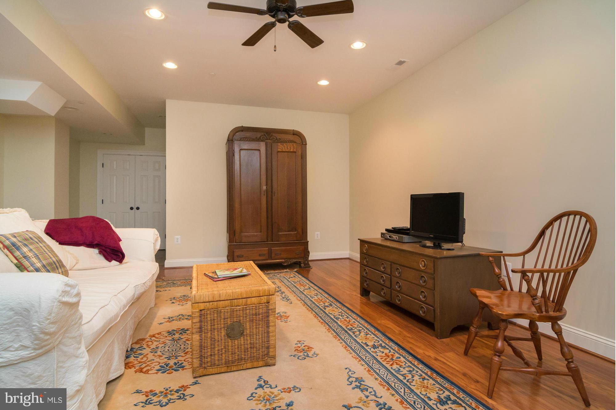 4 Ridge Road Annapolis, MD 21401 - Photo 28 of 93 Lower level suite - living room
