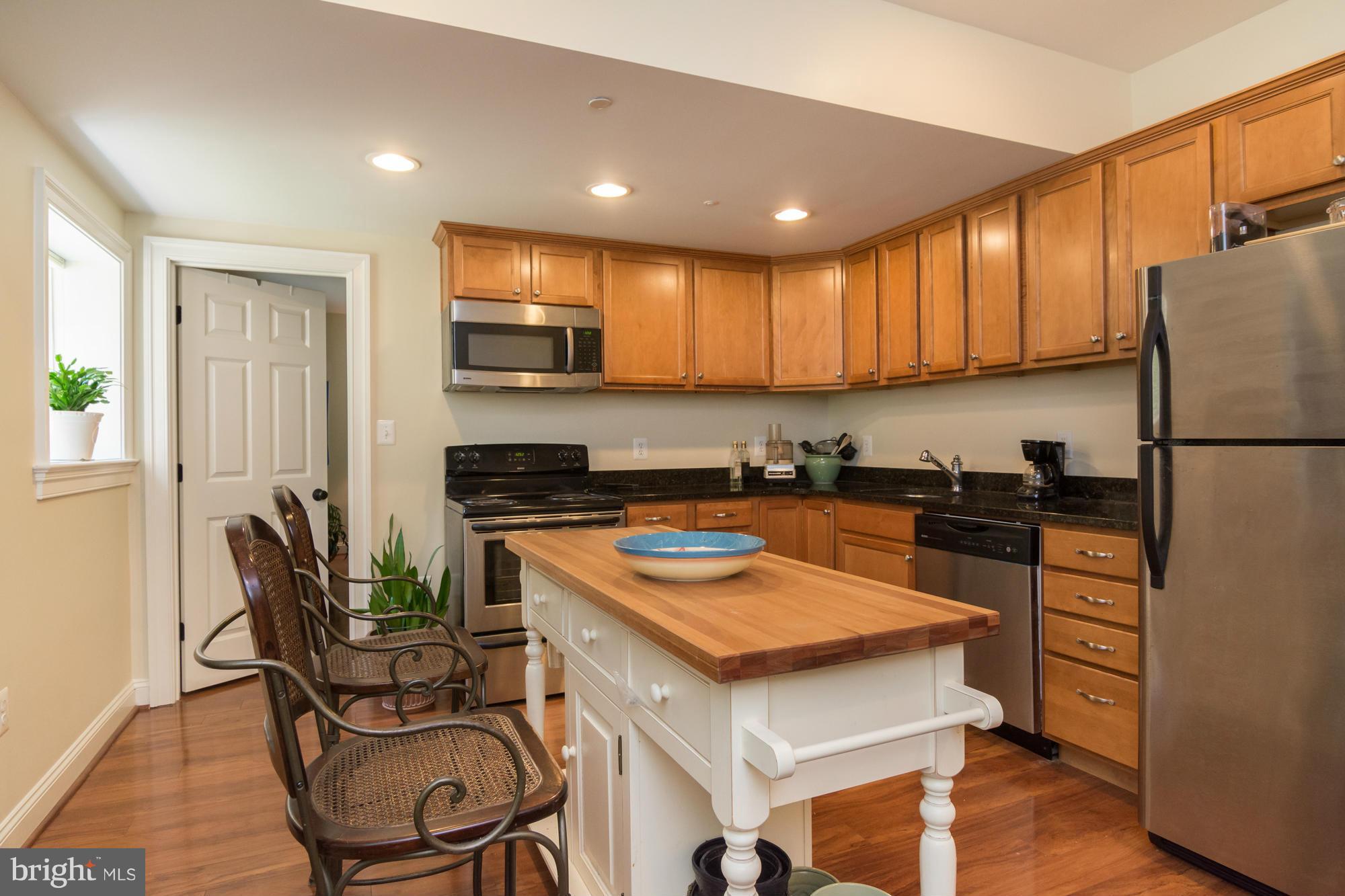 4 Ridge Road Annapolis, MD 21401 - Photo 29 of 93 Lower level suite - kitchen