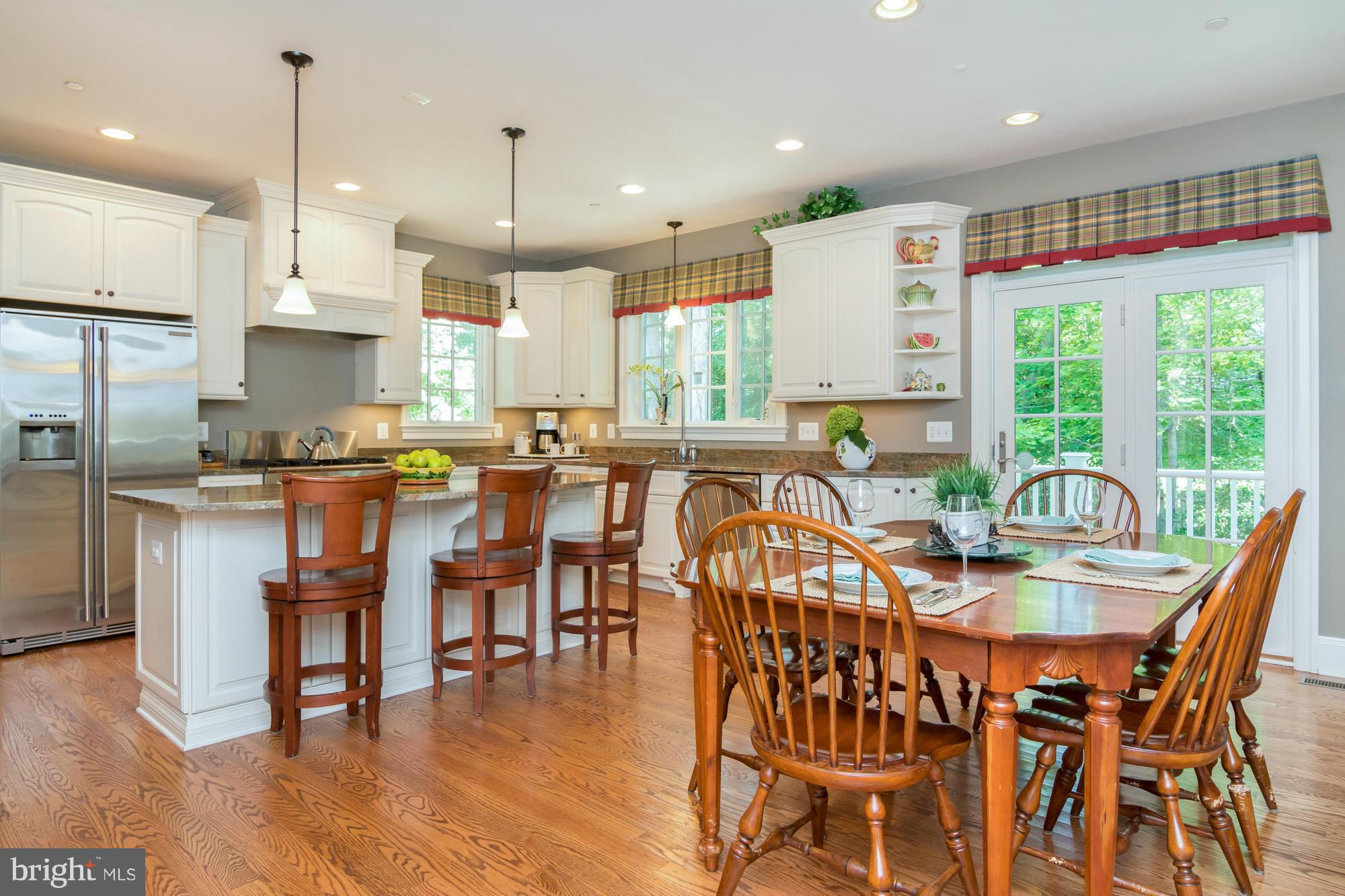 4 Ridge Road Annapolis, MD 21401 - Photo 10 of 93 Kitchen with large eat-in space