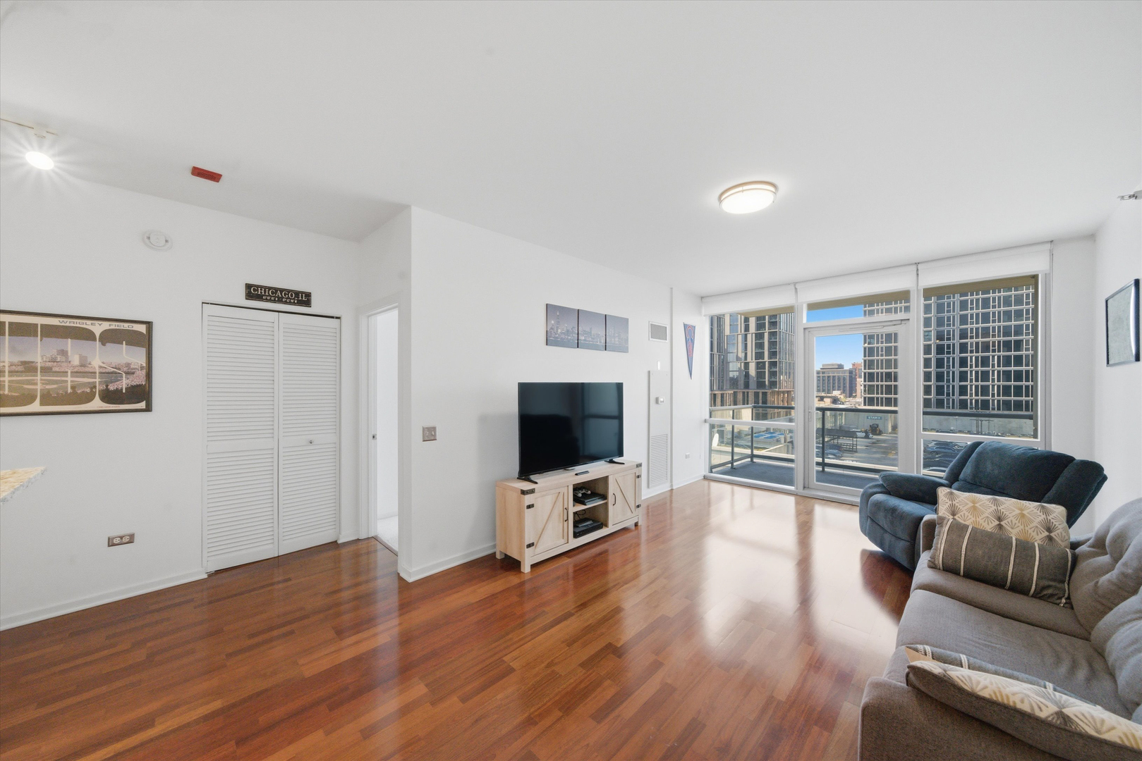 123 South Green Street, Unit 702B Chicago, IL 60607 - Photo 6 of 27