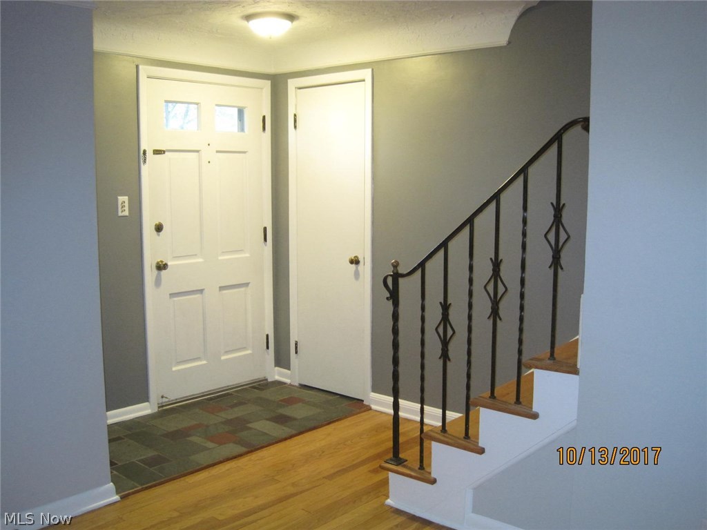 1268 Ford Road Lyndhurst, OH 44124 - Photo 2 of 22 Nice view of the foyer