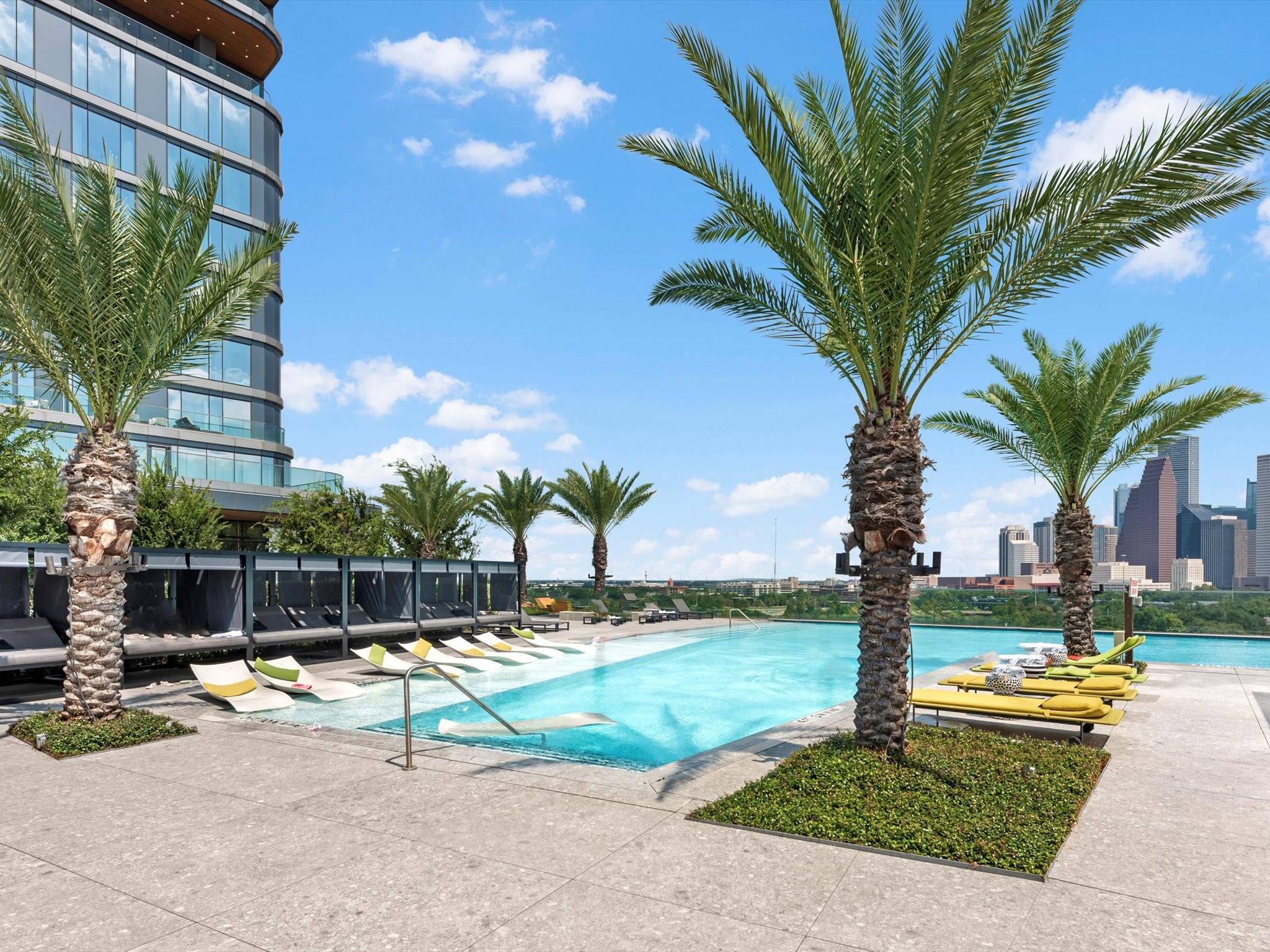 1711 Allen Parkway, Unit 2102 Houston, TX 77019 - Photo 15 of 17 a view of backyard with swimming pool and palm tree