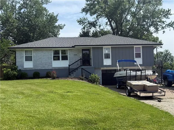 $400,000 | 24601 West 86th Terrace, Lenexa, KS 66227