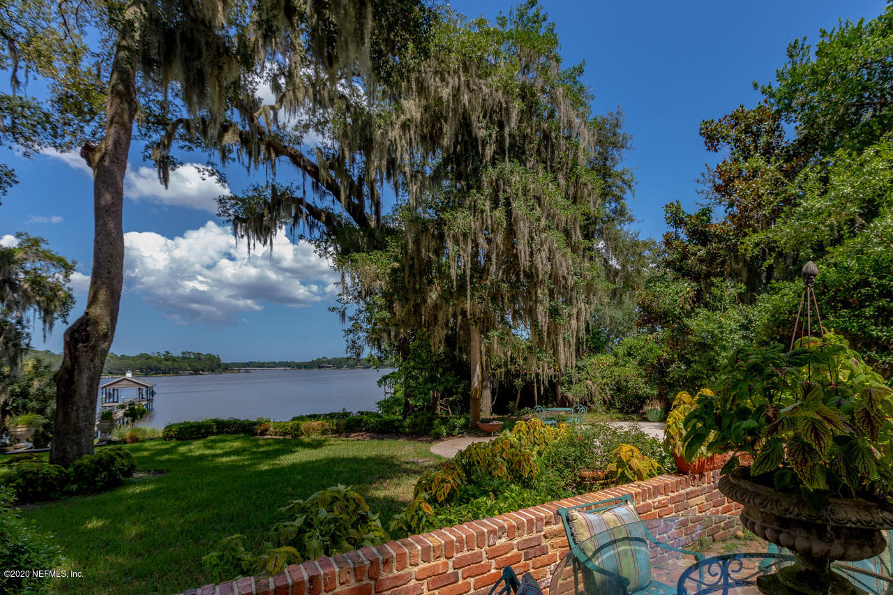5015 River Point Road Jacksonville, FL 32207 - Photo 36 of 49 a view of a yard with large trees