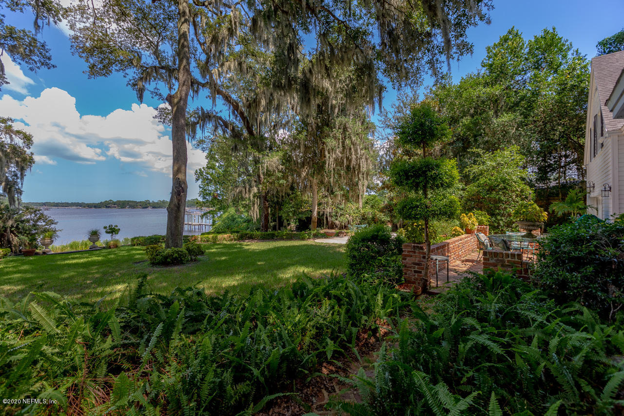5015 River Point Road Jacksonville, FL 32207 - Photo 37 of 49 a view of a garden with an trees