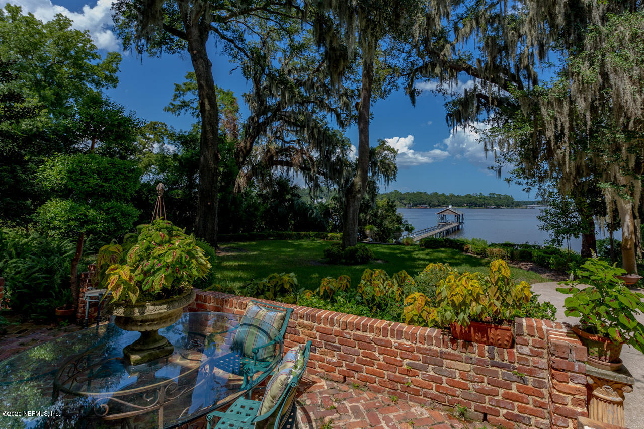5015 River Point Road Jacksonville, FL 32207 - Photo 6 of 49 a view of a garden with plants and large trees