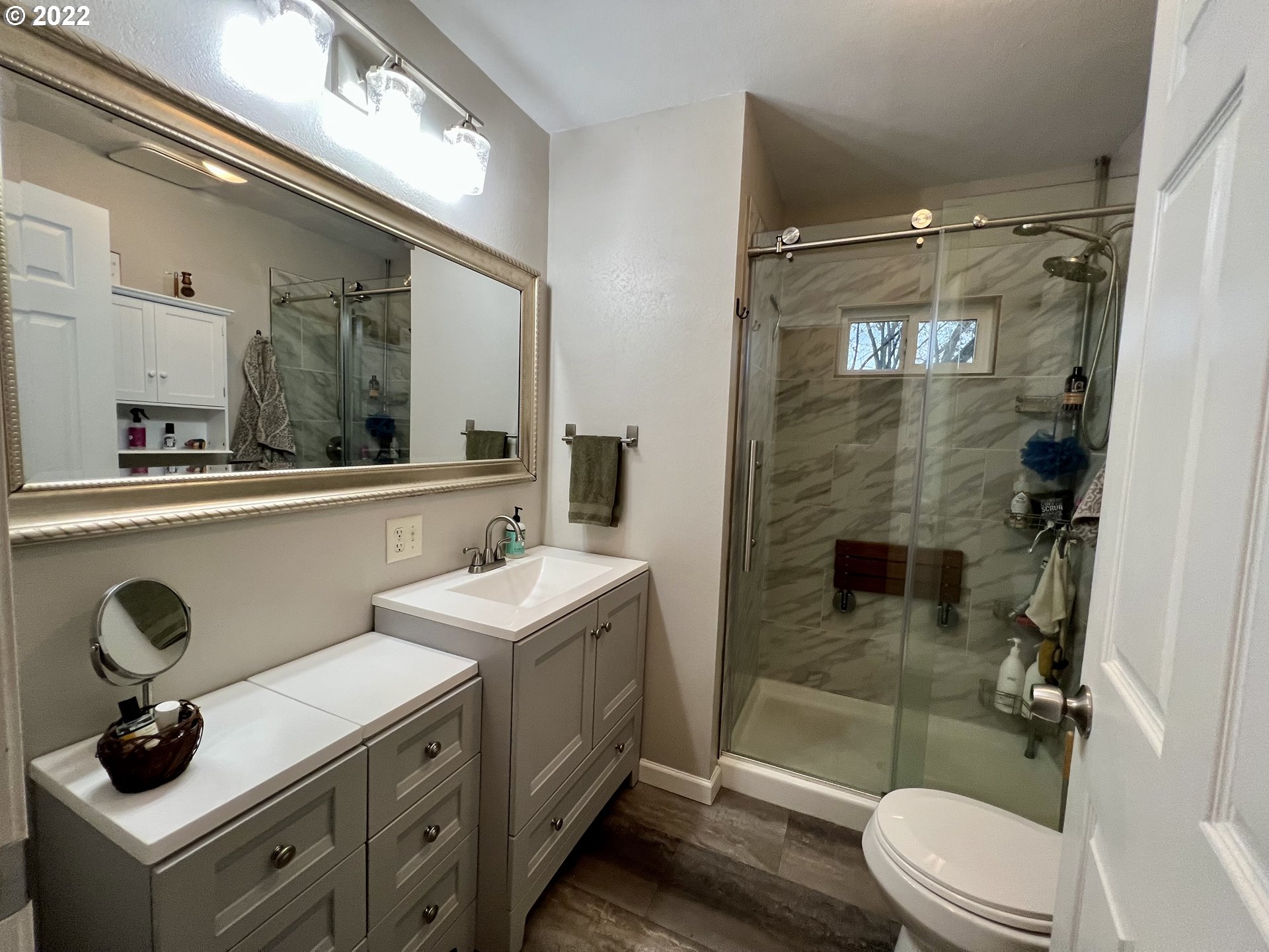 620 Highway 11 Pendleton, OR 97801 - Photo 13 of 26 a bathroom with a sink toilet and shower